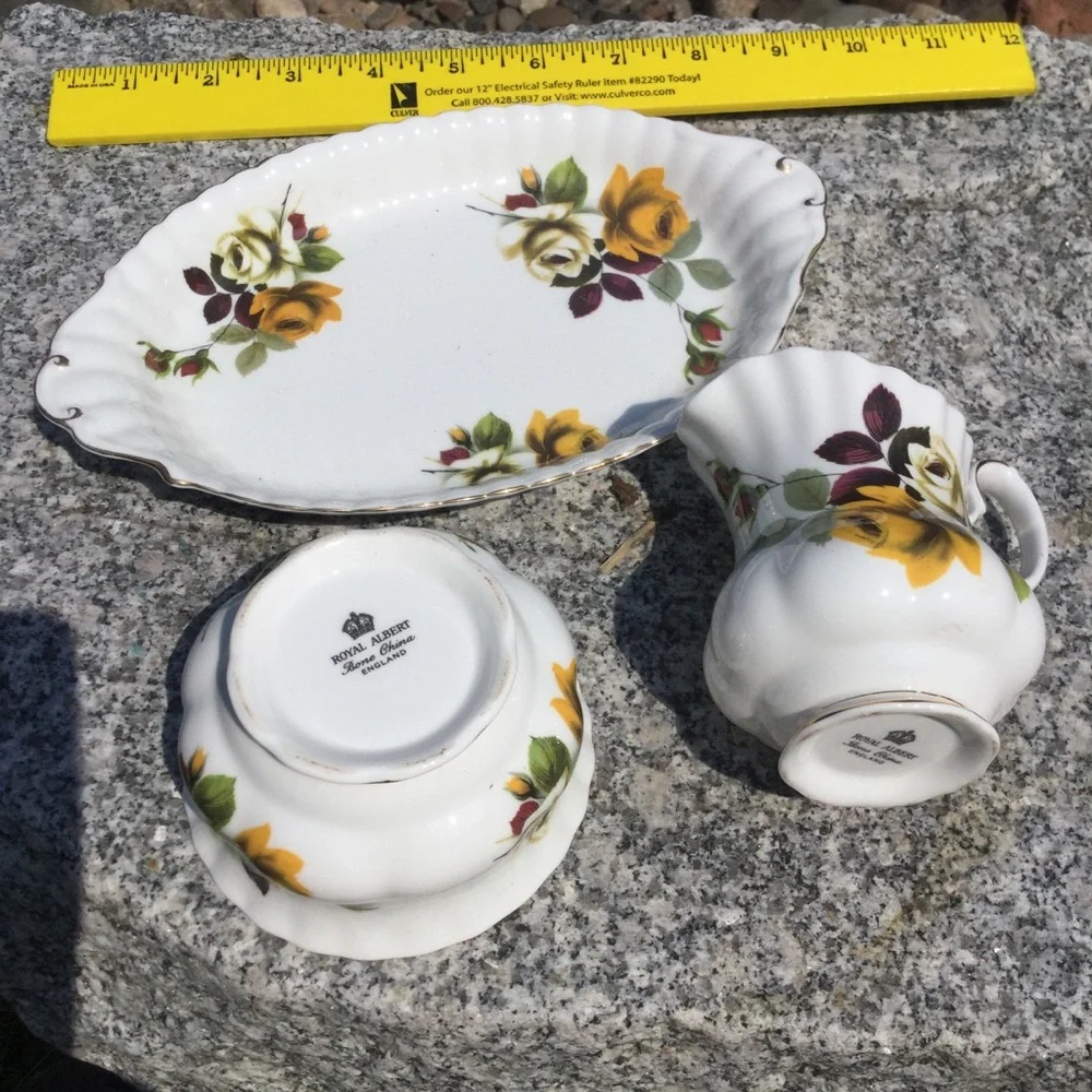 👸 ROYAL ALBERT Creamer Sugar Dish Fine China Floral EUC